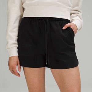 New no tags Lululemon Stretch High Rise Short 3.5" Black